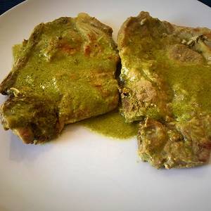 Chuletas de cerdo con salsa de perejil